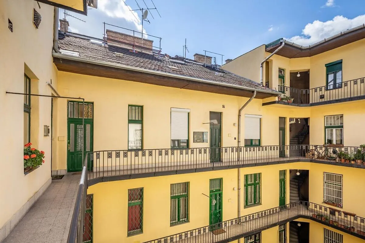 Apartment Star House In The City Budapest